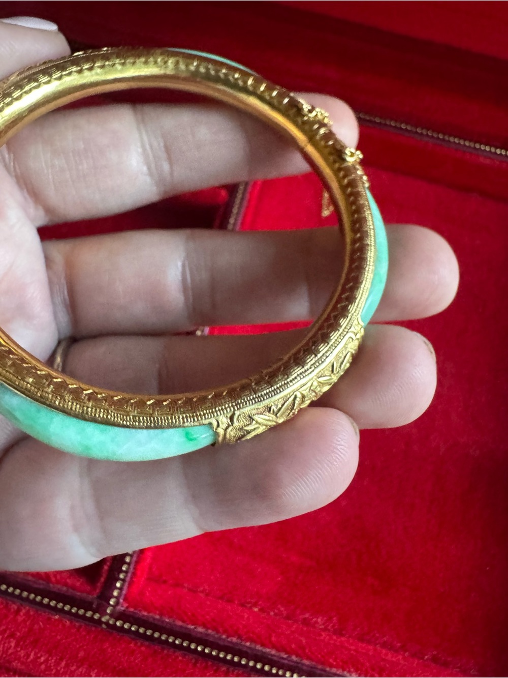 Stunning 18K solid yellow gold and jade bangle bracelet - Picture 7 of 15